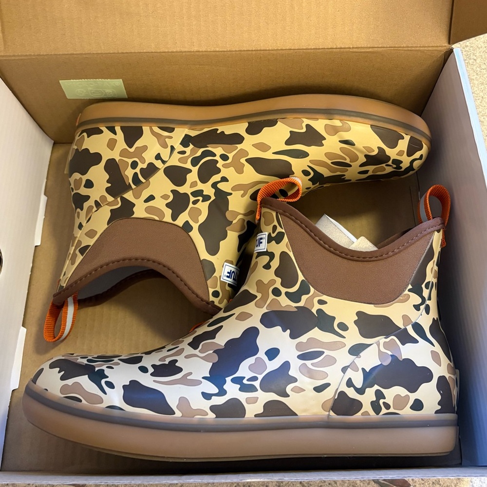 Xtratuf Men’s Duck Camo 6” ankle deck boots